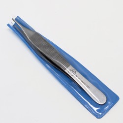 PINZA ADSON ESTRIADA CON DIENTE EN SU BOLSA